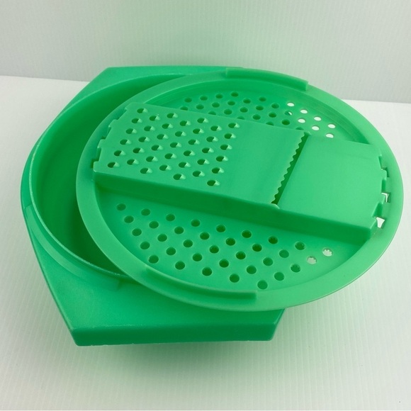 Tupperware Vintage Grater Slicer Shredder with Bowl Green - Picture 2 of 8